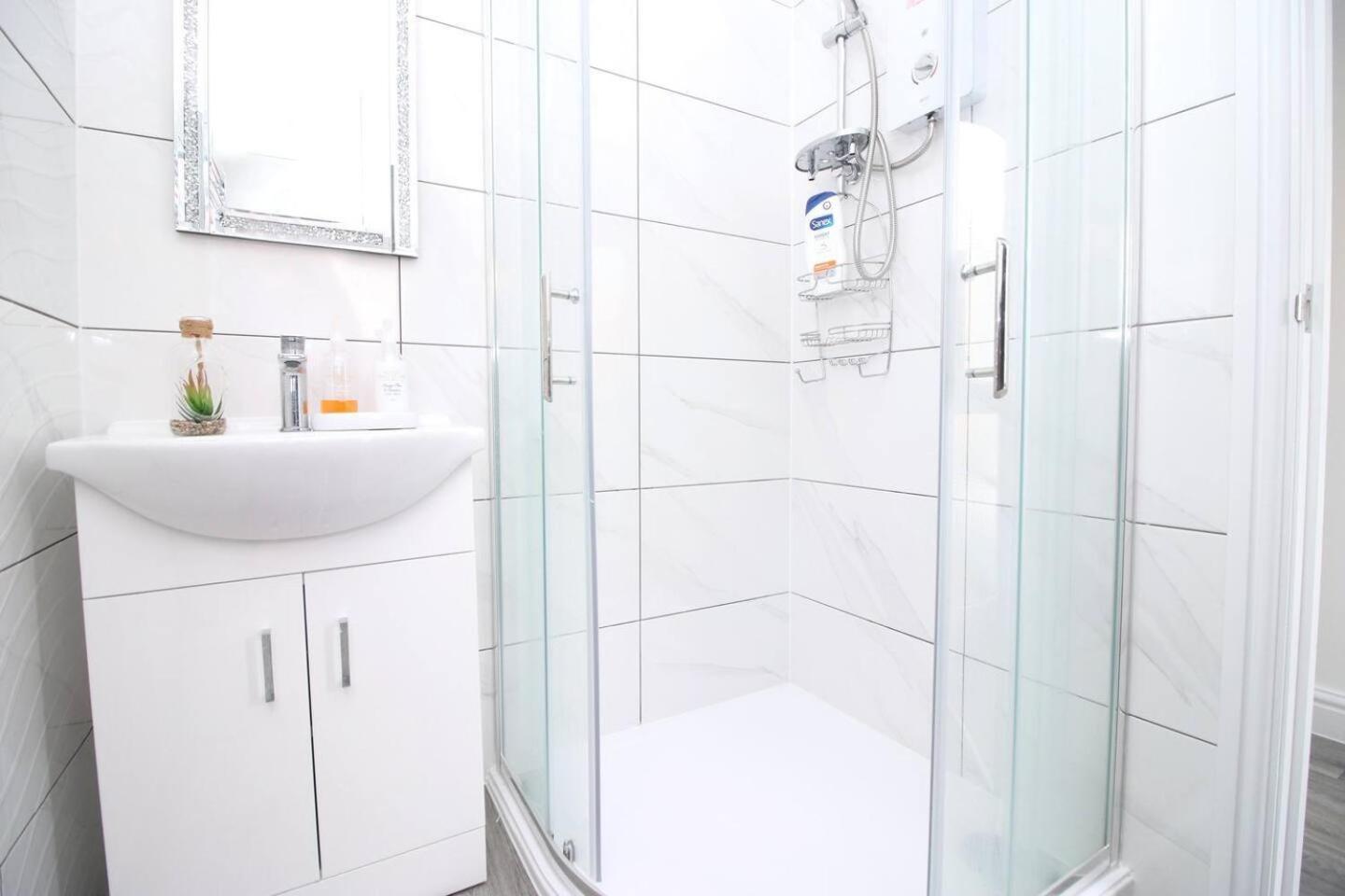 Modern Guesthouse, Fast Wi-Fi, Street Free Parking, Central, Fully Equipped Cardiff Exteriér fotografie