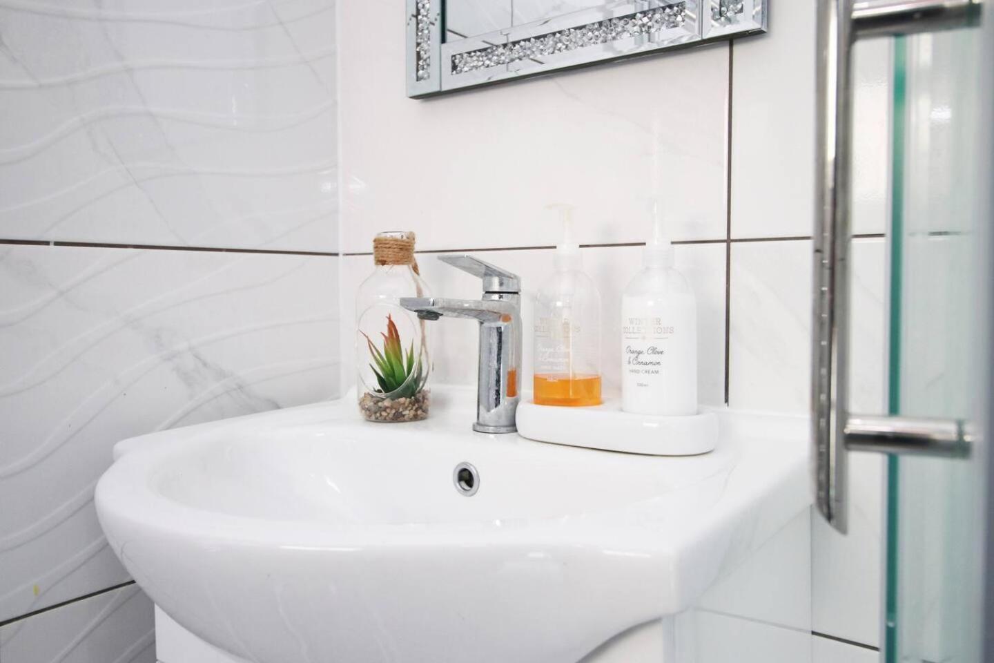 Modern Guesthouse, Fast Wi-Fi, Street Free Parking, Central, Fully Equipped Cardiff Exteriér fotografie