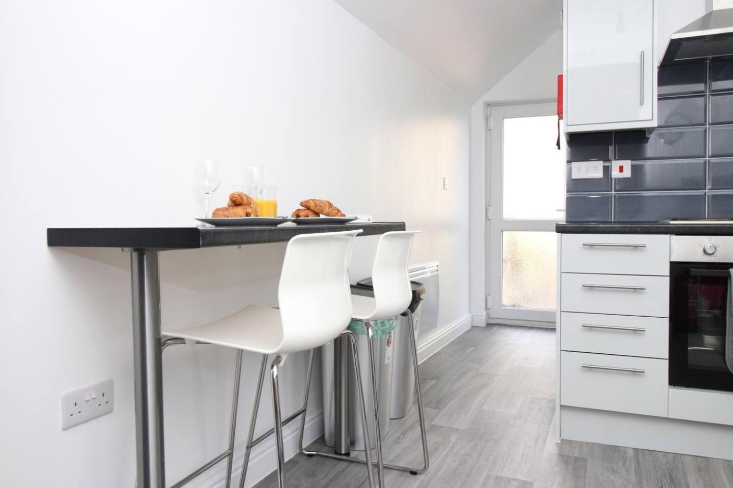 Modern Guesthouse, Fast Wi-Fi, Street Free Parking, Central, Fully Equipped Cardiff Exteriér fotografie