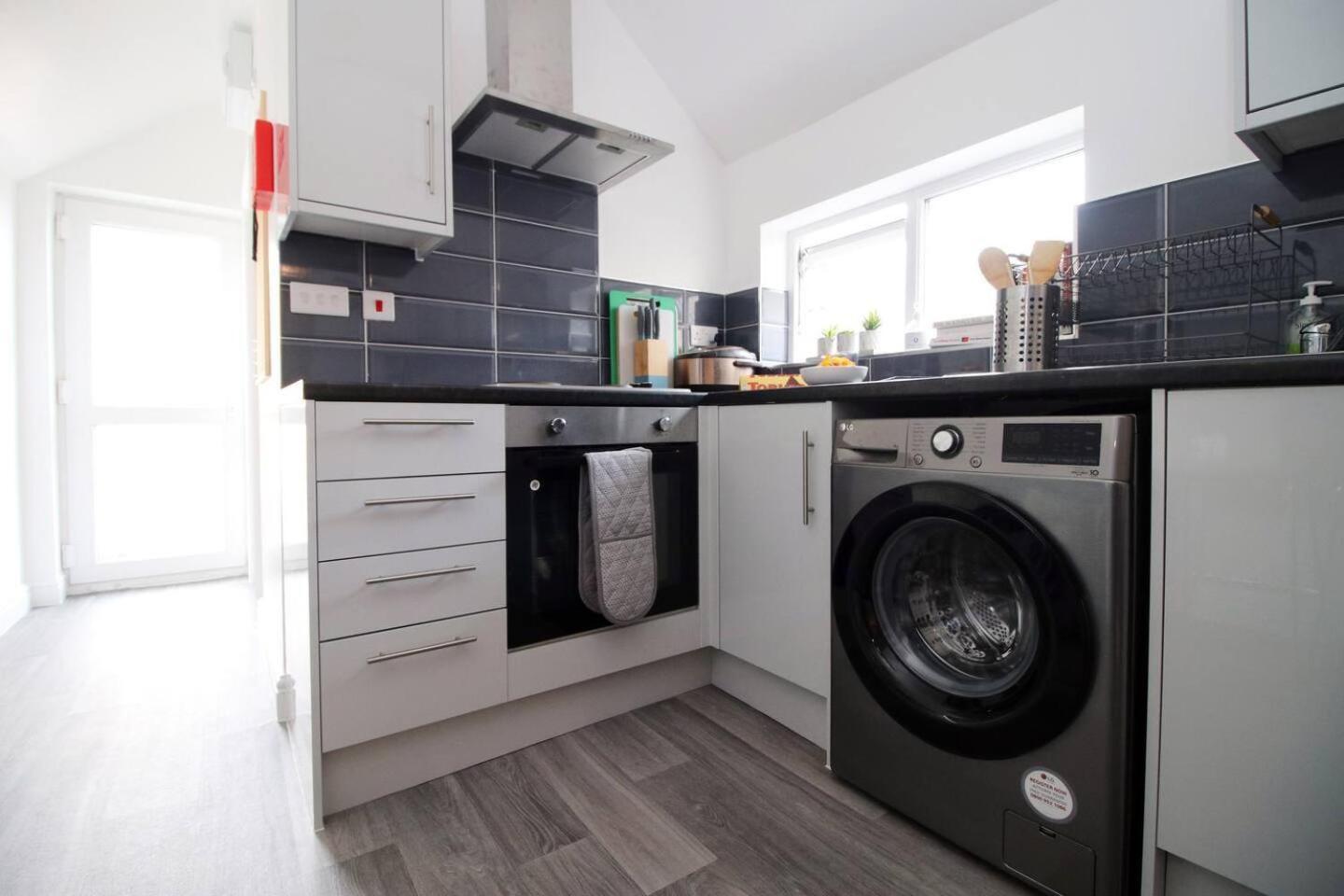 Modern Guesthouse, Fast Wi-Fi, Street Free Parking, Central, Fully Equipped Cardiff Exteriér fotografie